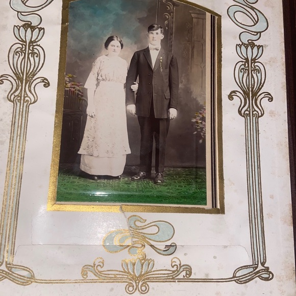 Antique Velvet Photo Album With Many Cabinet Cards 1800's/Early 1900's - Picture 7 of 17